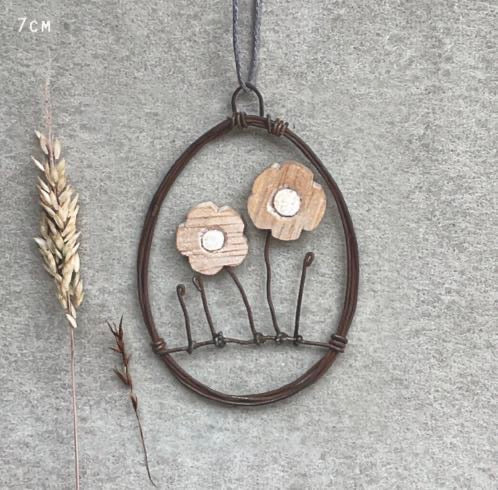 Wire Egg Hanging Decoration with Wooden Flowers – Rustic Spring/Easter Ornament (6cm)
East of India 