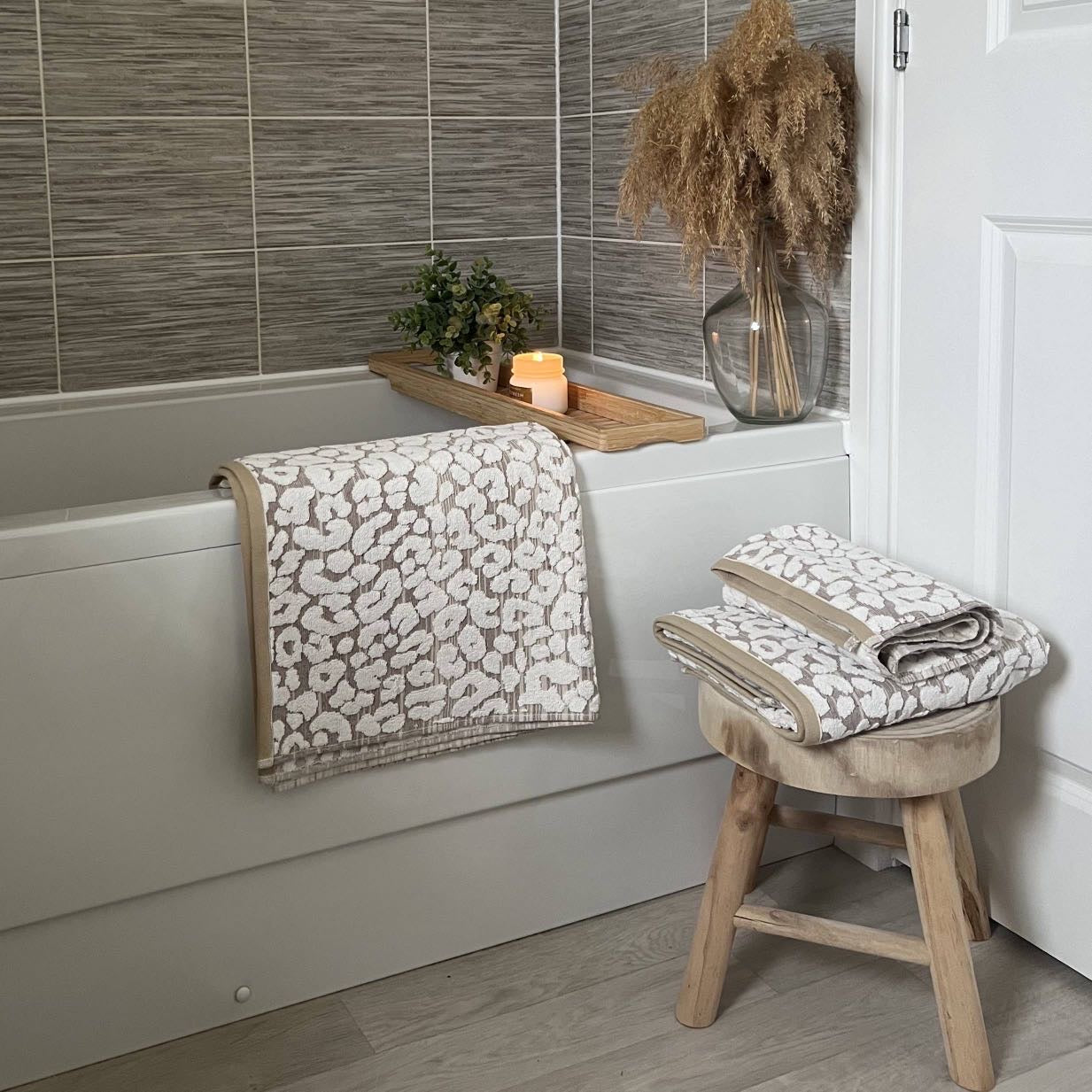 Luxury Jacquard Leopard Bath Towels - 100% Cotton