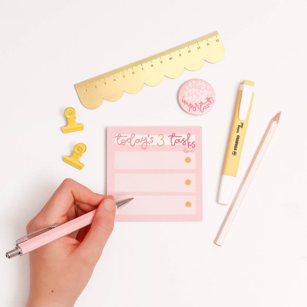 Memo pad - today's 3 tasks